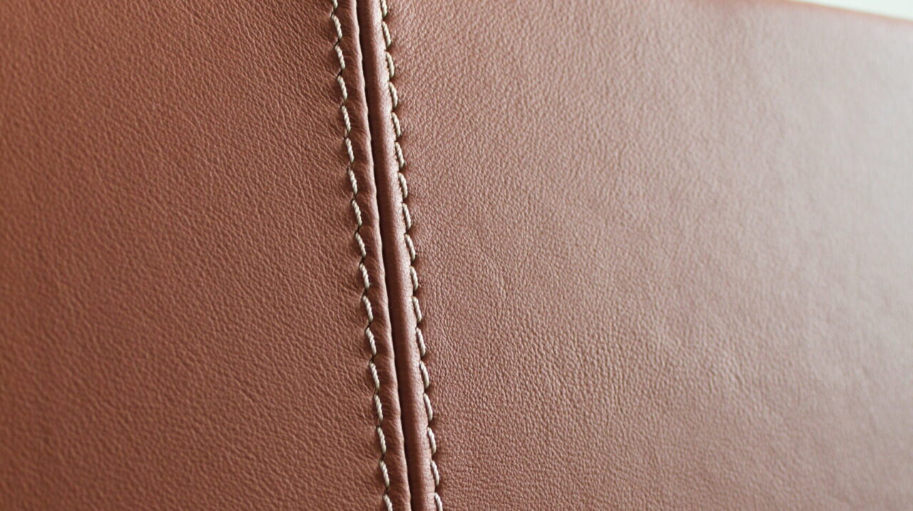 YASCIA, artigiano di rivestimenti in pelle su misura per interni e arredamento di design